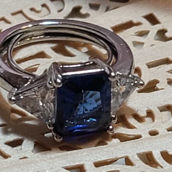 Ladies Ring for sale - Picture 4 of 14